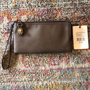 Hobo MILA in Shadow color clutch/wallet
